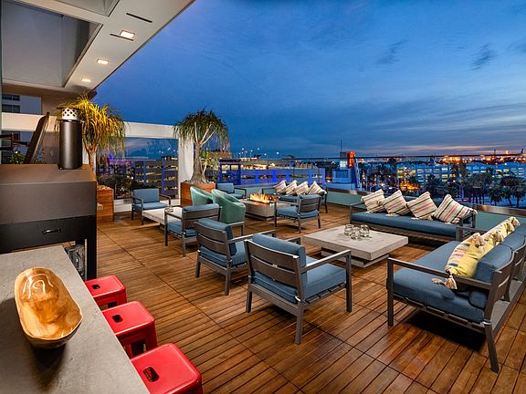 4th image of 442 W Ocean Blvd #4813946