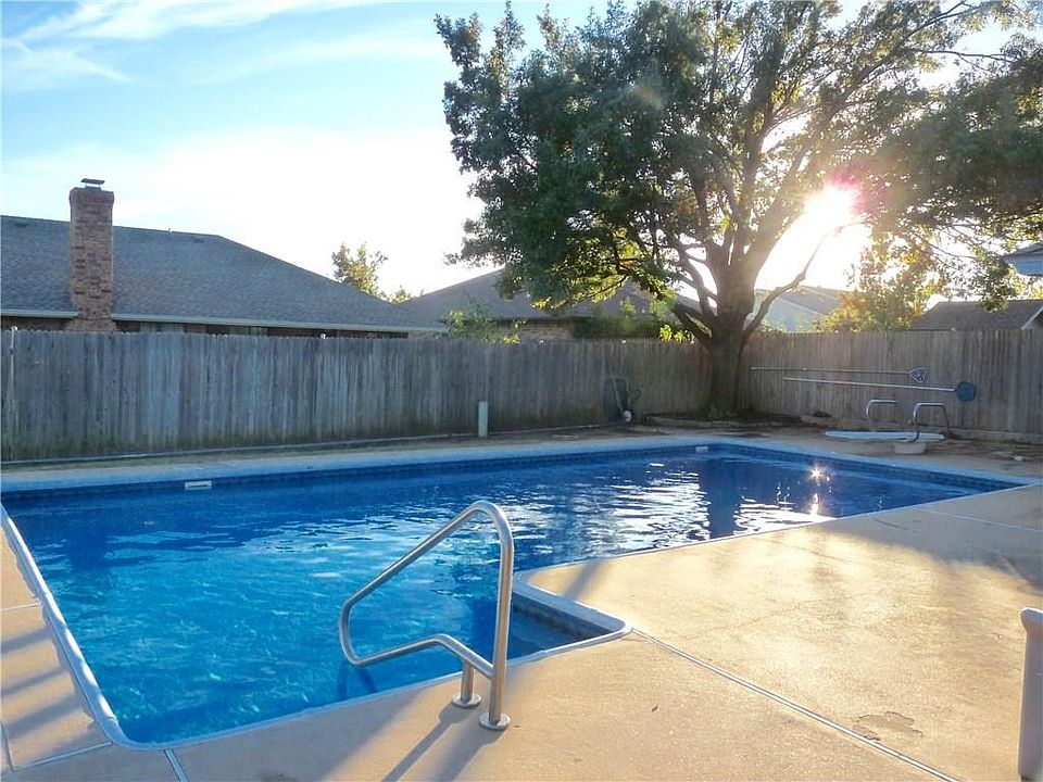 1st image of 132 E Platt Dr
