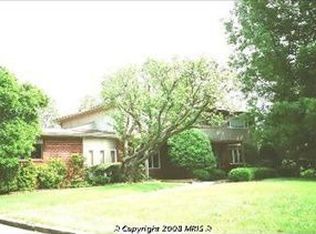 8223 Maxine Cir, Pikesville, MD 21208