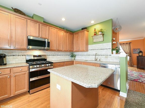 4th image of 306 Broadmoor Ln