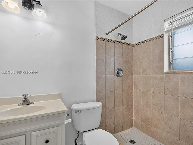 2513 NE 33rd Ave #1-2 — Photo 6