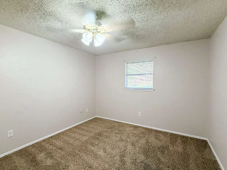 3708 Holland Dr — Photo 15