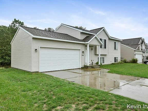 2nd image of 624 Silver Birch St