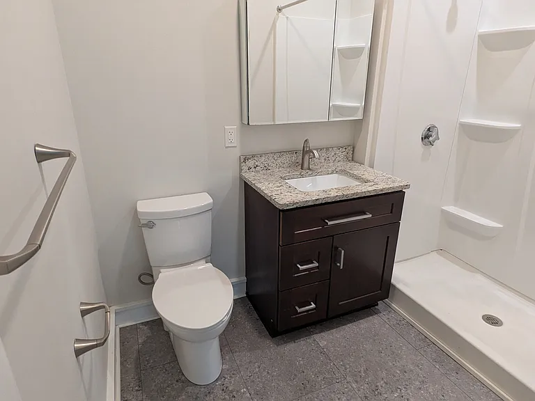 273 Bullocks Point Ave #5 — Photo 4