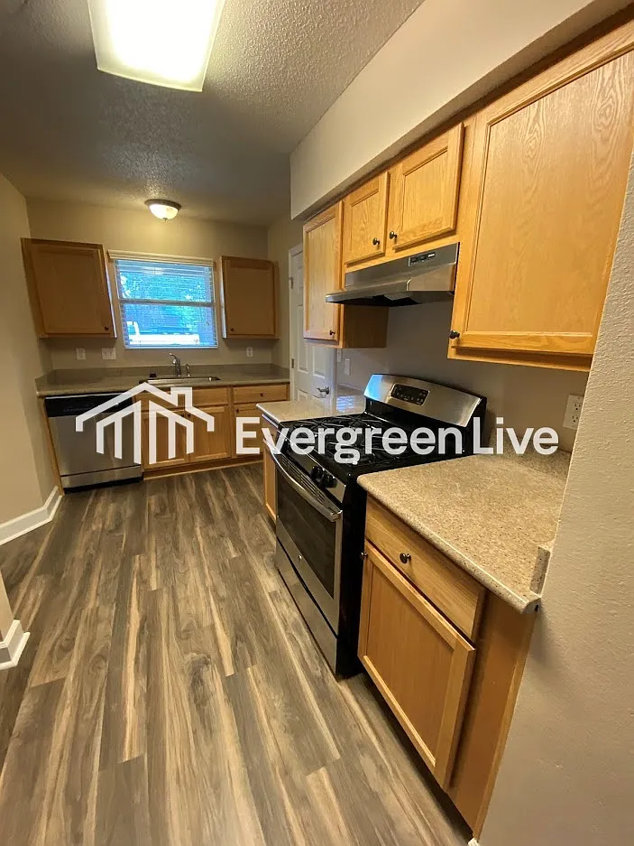 2 bed, 1.0 bath, 1476 sqft, $1,395 — Photo 1