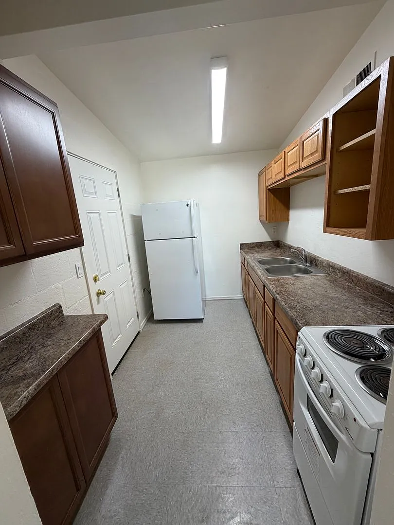 Towner Apartments — Photo 1