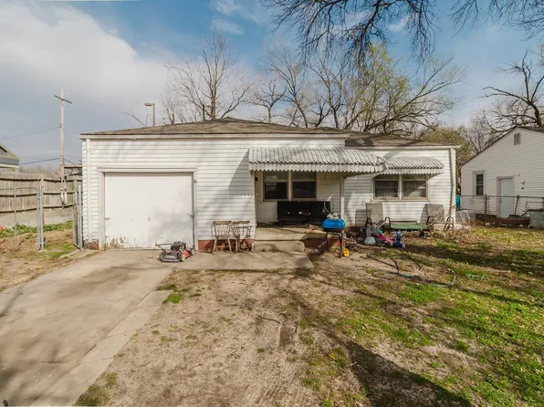 1622 S Edgemoor Dr, Wichita, KS 67218
