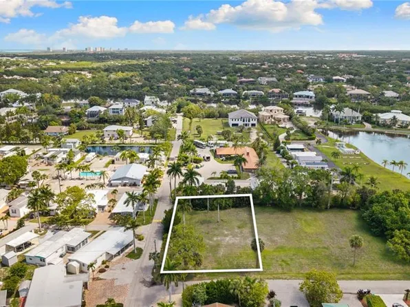 27801 Meadowlark LN, BONITA SPRINGS, FL 34134