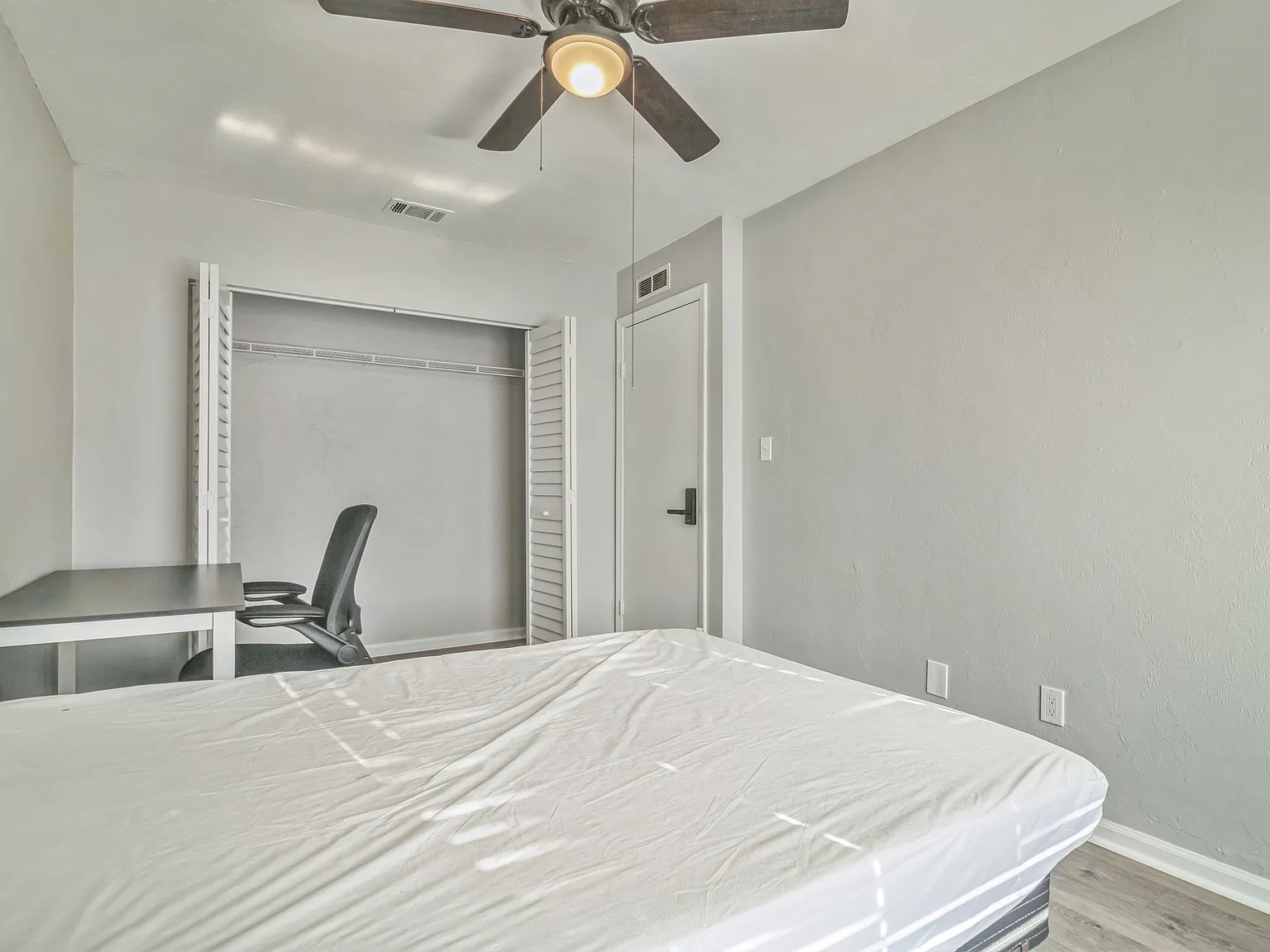 5 bed, 2.5 bath, 1280 sqft, $700 — Photo 4
