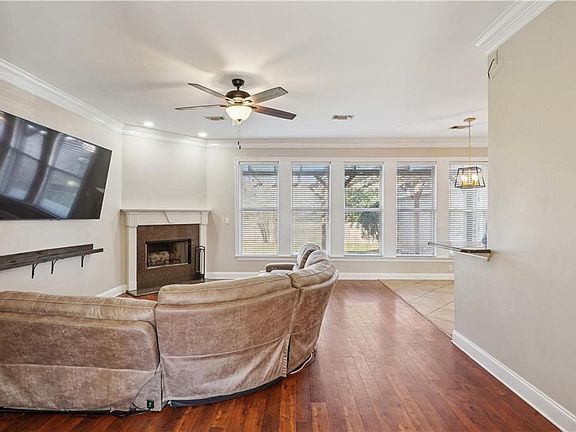 5th image of 204 Annette Dr