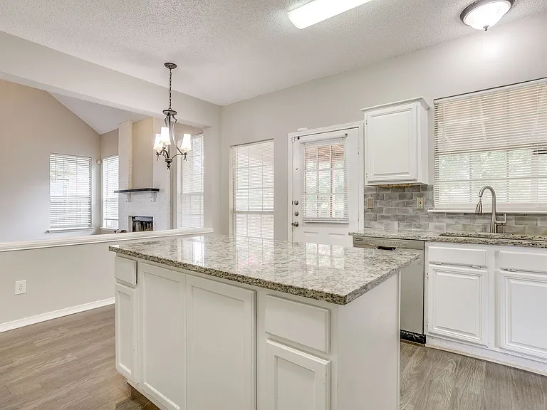 2701 Clovermeadow Dr — Photo 25