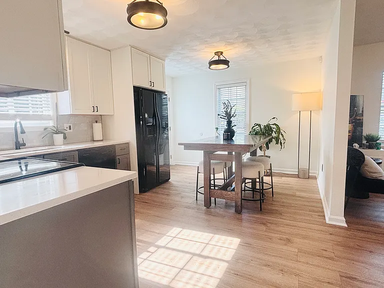 18 Amsterdam St #18 — Photo 1