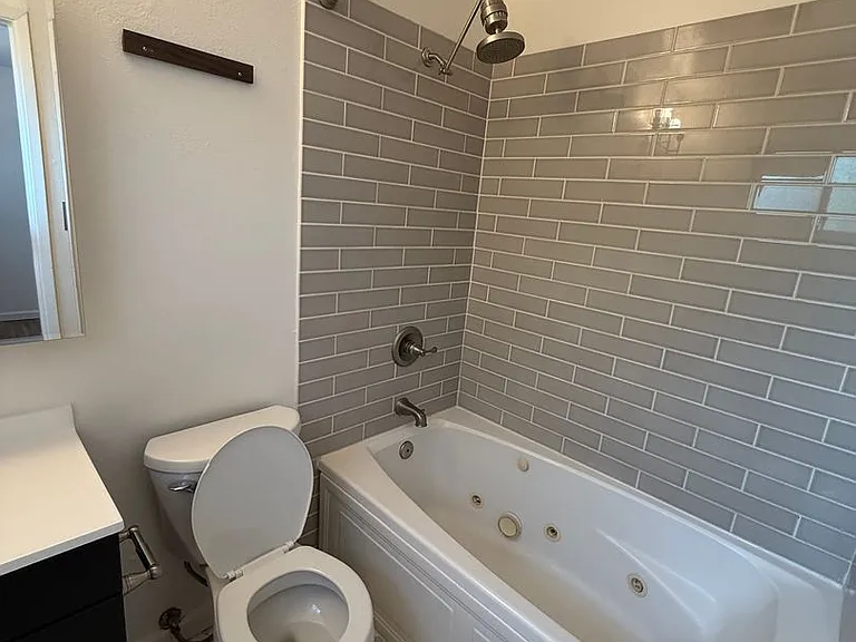 1115 Church St — Photo 10