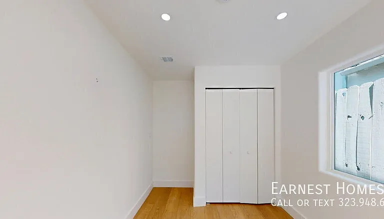 15242 Morrison St — Photo 11