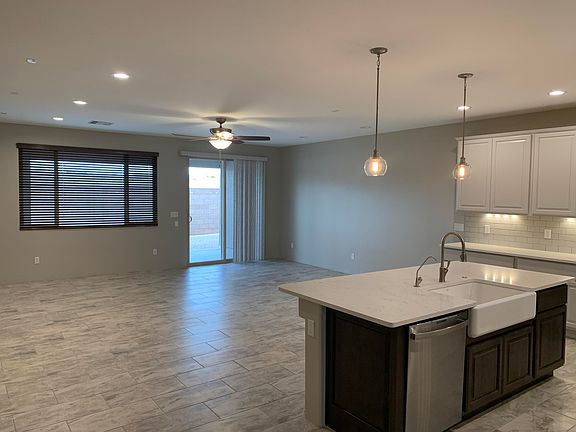 3rd image of 1725 E Chestnut Blvd