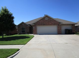1736 SW 31st Ter, Moore, OK 73160