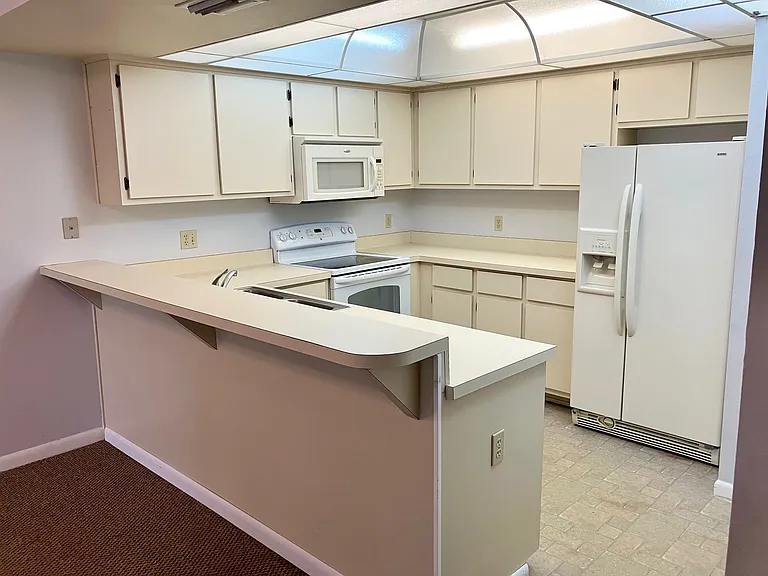 Fully equipped kitchen with pantry