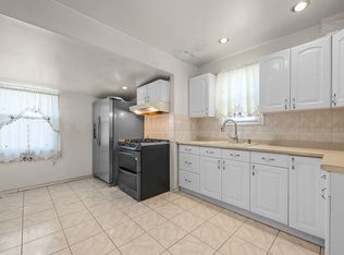 22241 Davenport Ave, Queens Village, NY 11428