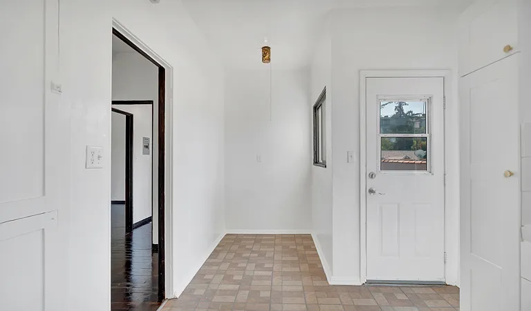 2270 N Beachwood Dr #21 — Photo 8