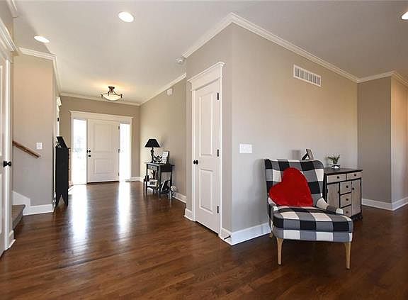 4th image of 4520 NE 105th St