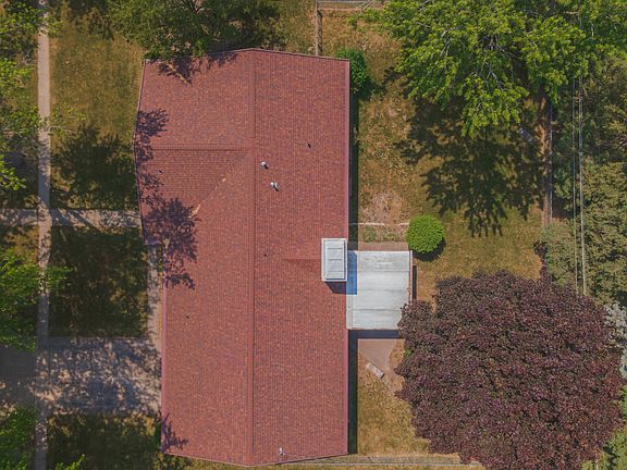 3rd image of 13 W Manor Dr