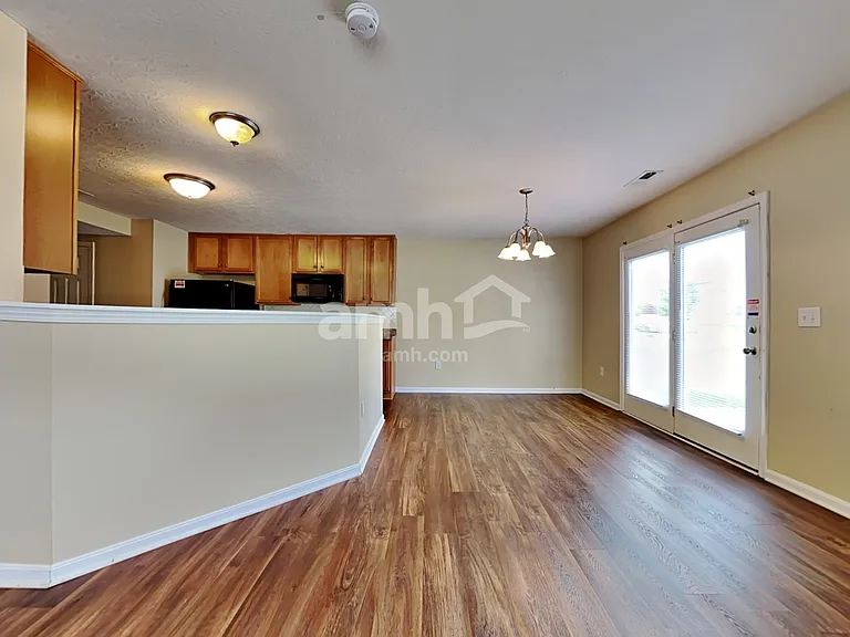 320 Hennepin Dr — Photo 4