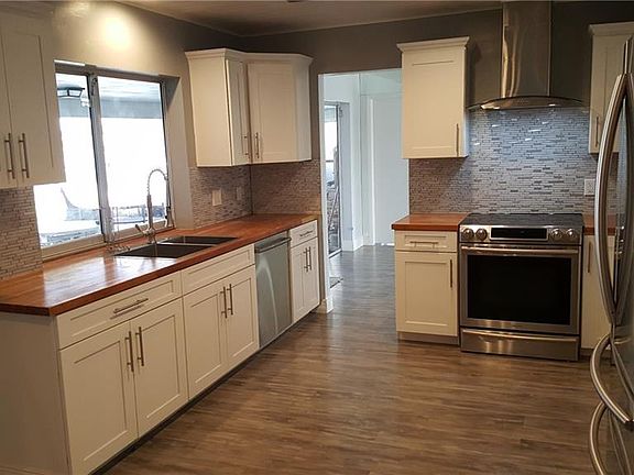 4th image of 3912 SE 1st Pl