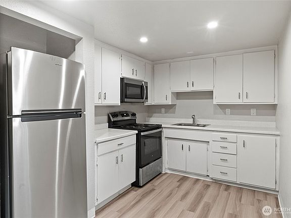 5th image of 4809 S 252nd Place