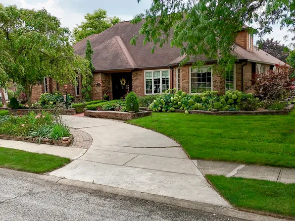 1521 Secretariat Ln, Indianapolis, IN 46217
