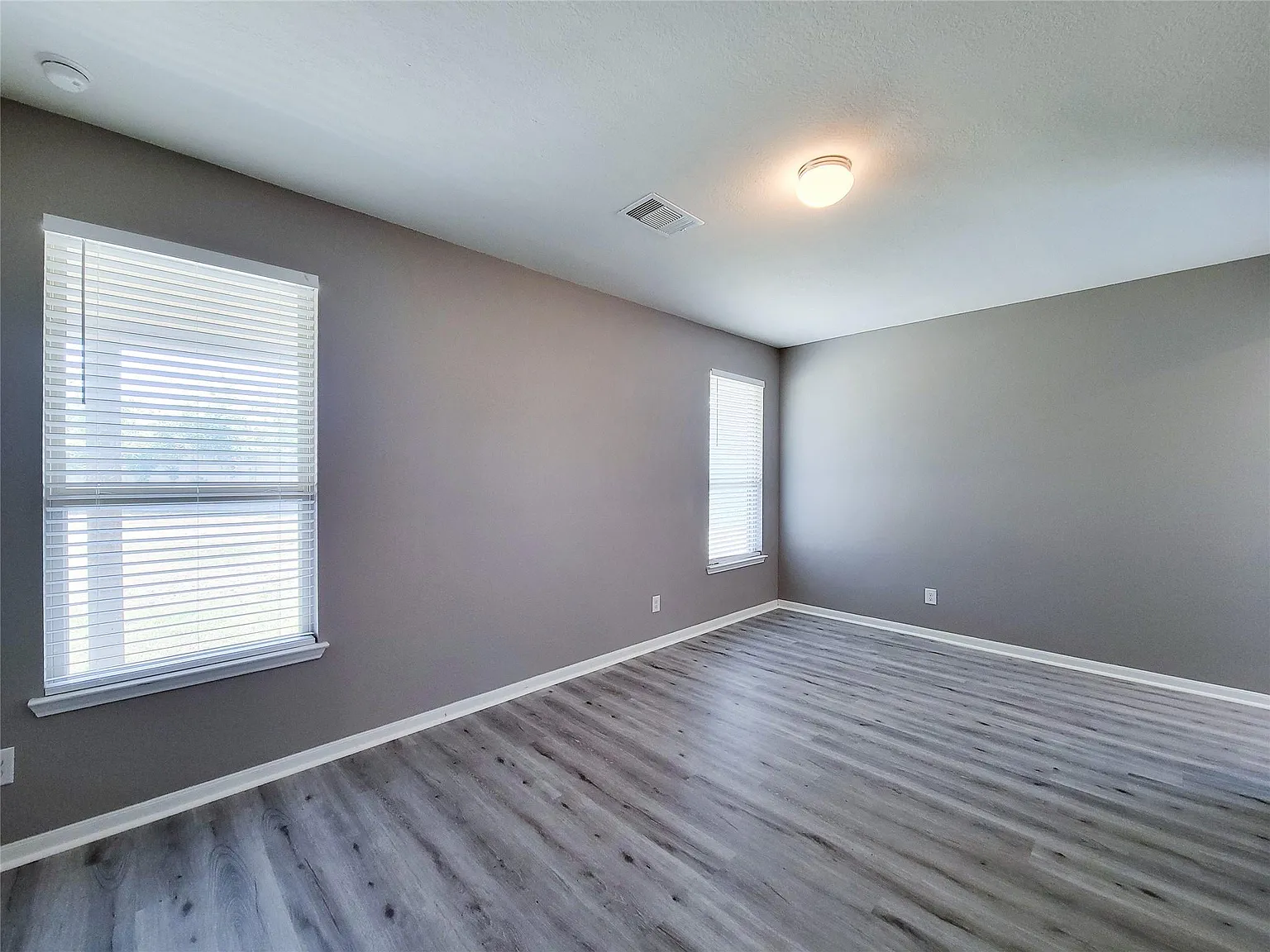 3 bed, 2.0 bath, 1980 sqft, $2,075 — Photo 4