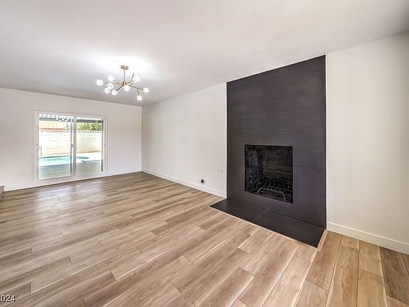 5th image of 2512 Capistrano Ave
