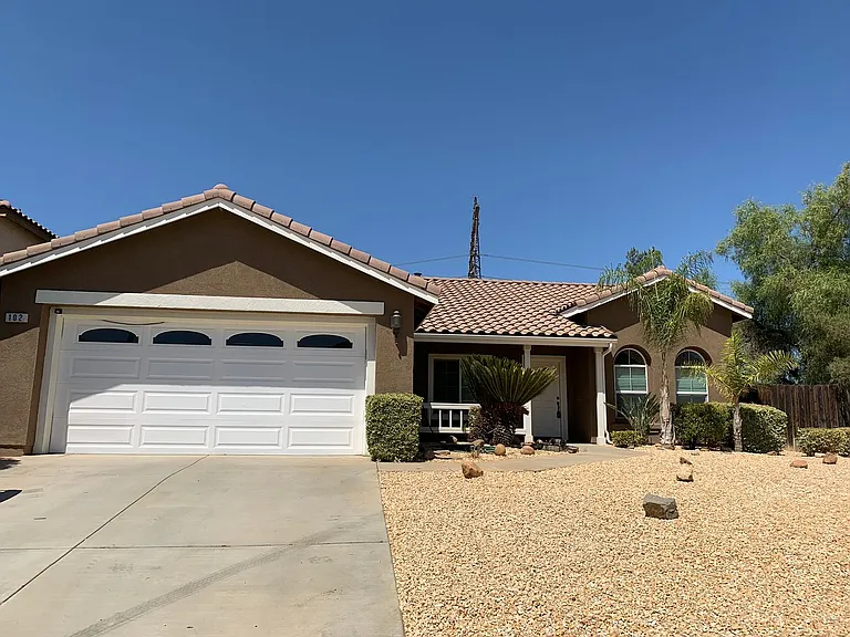 102 Goldenrod Ave — Photo 1
