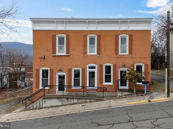 111 Pennsylvania Ave, Shenandoah, VA 22849