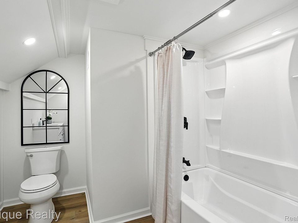 1808 W Twelve Mile Rd, photo 18