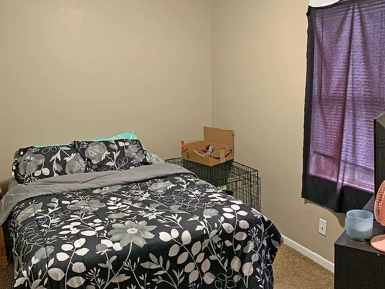 325 E Plum St — Photo 5