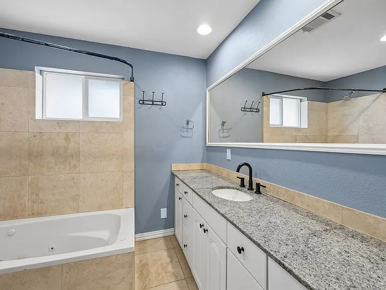 8618 Lockhaven Dr — Photo 16