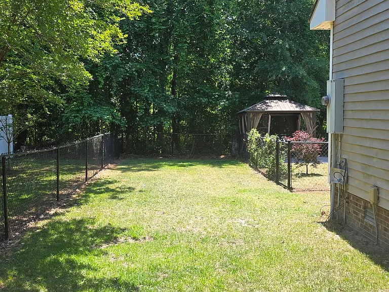 113 Lakeland Dr — Photo 13