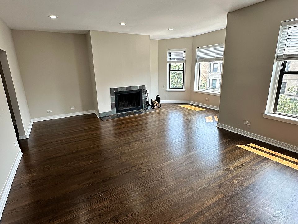 1st image of 920 W Belle Plaine Ave #3