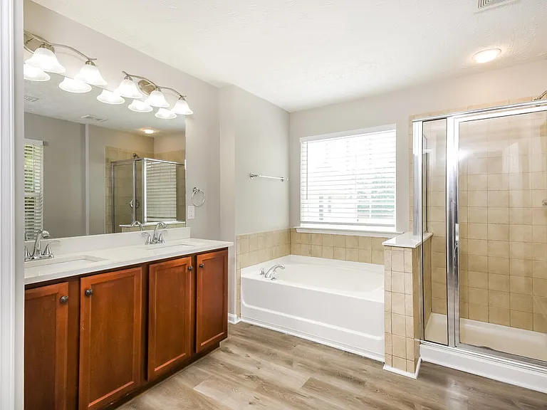 2110 Valley Creek Dr — Photo 11