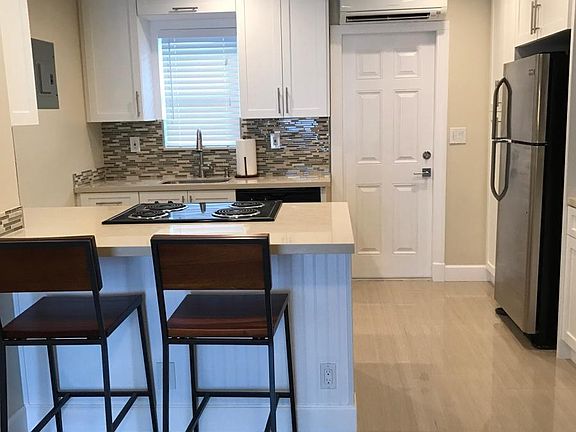 2nd image of 412 SE 15th St APT 2