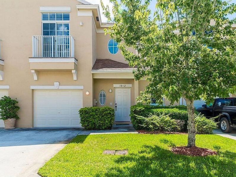 Home For Sale In Tamarind Lakes