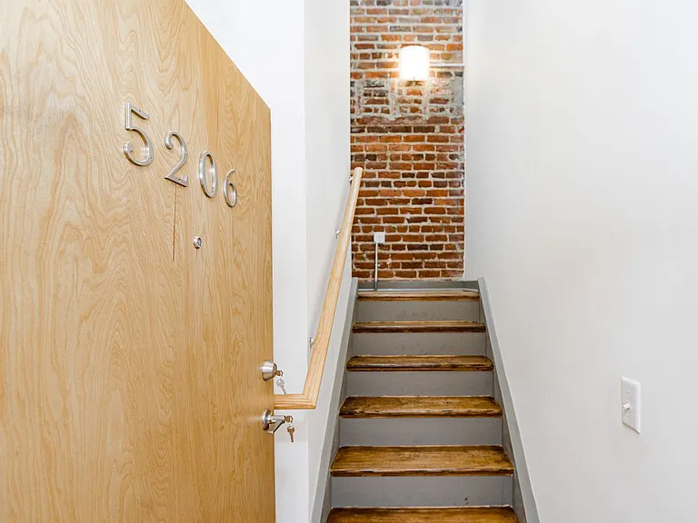 1711 E Main St — Photo 8