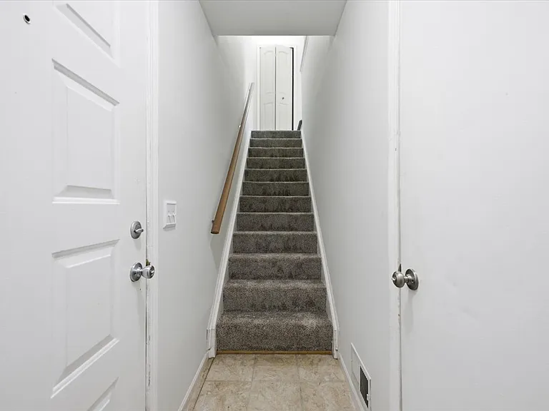 15820 Newport Dr — Photo 7