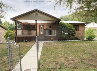 211 Lee St, Poca, WV 25159