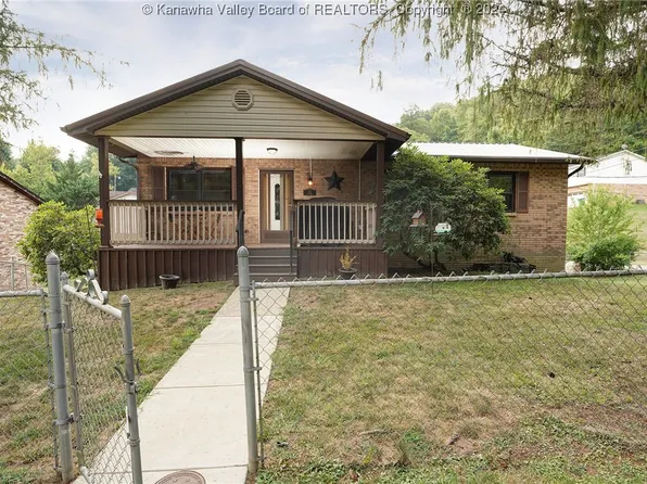 211 Lee St, Poca, WV 25159