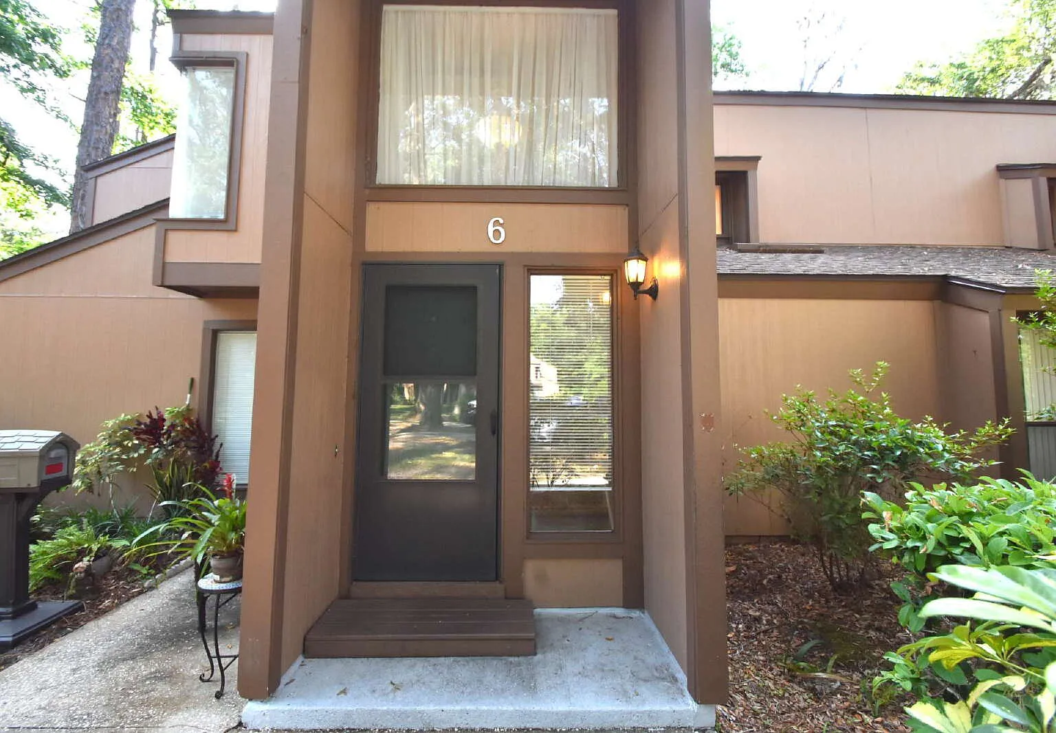 2 bed, 1.5 bath, 912 sqft, $1,595 — Photo 1