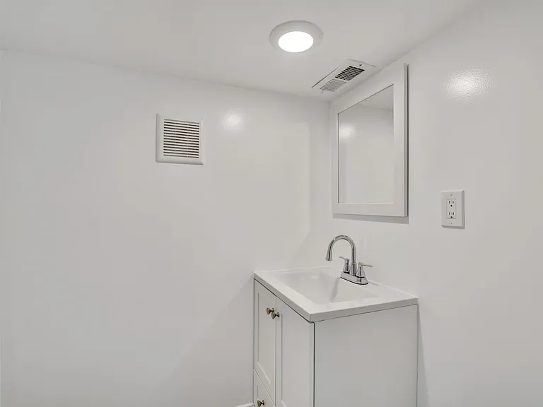 1544 W York St — Photo 25