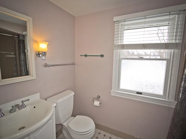 1433 Henrietta St — Photo 24