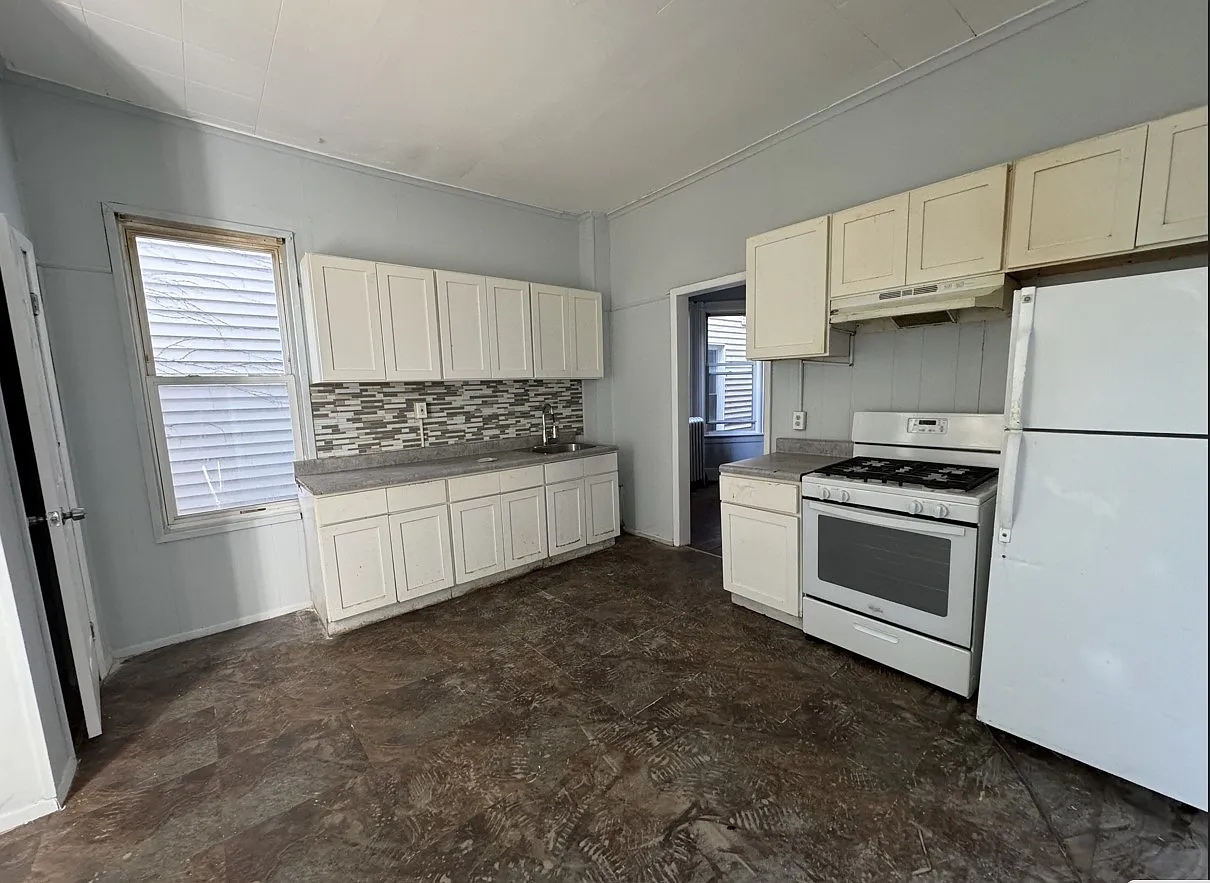 4 bed, 1200 sqft, $3,200 — Photo 1
