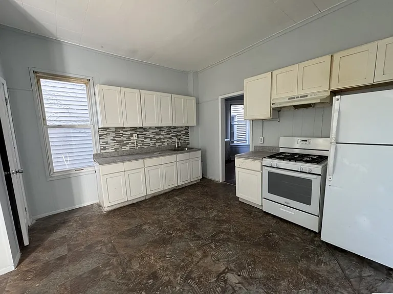 96 Brown Pl #1 — Photo 1